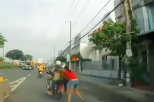 Bình Duong: 2 tên trộm kéo lê nữ nạn nhân hàng trăm mét 