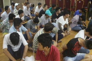 Sòng bạc 'khủng' trong nhà hàng tiệc cưới ở Bình Dương