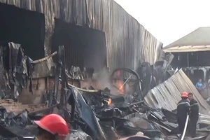 Công ty hóa chất cháy nổ lớn khiến cả khu vực hoảng loạn