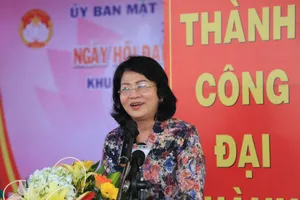 Phó Chủ tịch nước dự ngày hội Đại đoàn kết tại Bình Dương