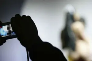 Bị bạn trai quen trên Zalo tống tiền bằng ảnh 'nóng'