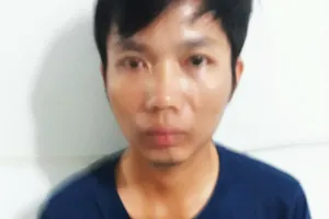 Nói điện thoại lớn tiếng, bị bạn cùng phòng đâm gục