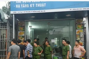 Đang khám nhà chủ doanh nghiệp gọi Giang ‘36’ vây xe công an