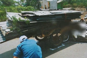 Xe chở tôn làm chết người đi xe máy ở Đồng Nai