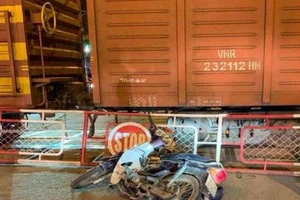 Tử vong khi tông vào gác chắn tàu hỏa ở Biên Hòa