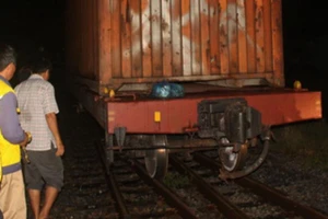 Trắng đêm giải cứu tàu hỏa trật bánh ở Biên Hòa