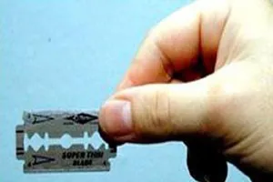 Nữ công nhân bị bạn trai rạch mặt