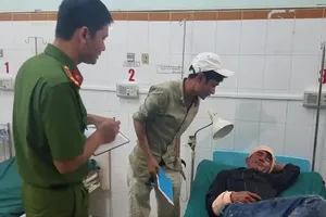 Bị nhà xe truy sát vì ném đá vào xe khách