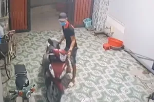 Biên Hòa: Kẻ trộm thản nhiên vào nhà lấy xe máy phóng đi