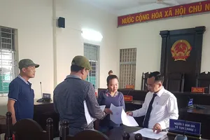 Lại hoãn xử vụ bị bắt vì làm phiền người khác 20 phút