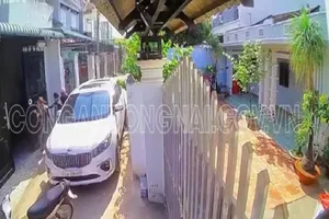 1 phụ nữ 60 tuổi bắt cóc 'tình địch' để đánh ghen