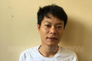 Một phụ nữ có chồng bị bạn tình dùng ảnh nóng tống tiền