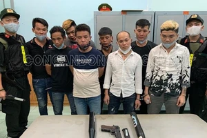 Đồng Nai: Bắt nhóm Thảo 'ma' mang súng đi giải quyết mâu thuẫn