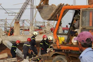 Thủ tướng có công điện về vụ sập tường công trình ở Đồng Nai