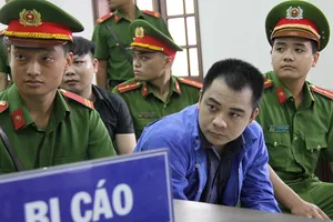 Giang '36' lãnh 4 năm tù vì vây xe công an 