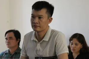 Ghen tuông dùng kéo giết vợ, đâm tình địch trong đêm