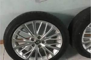 Bắt nhóm trộm bánh xe ô tô Camry trong đêm