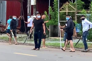 Đồng Nai: Băng nhóm bịt mặt dàn trận chém nhau trên đường