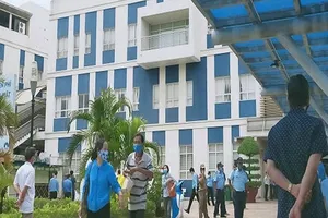 1 người rơi từ lầu 3 Bệnh viện Đồng Nai 