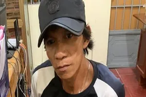 Truy sát tình địch trong quán cà phê bằng mã tấu