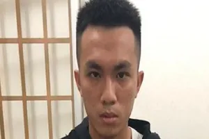 1 phụ nữ bị thanh niên kém 11 tuổi dùng ảnh 'nóng' tống tiền 