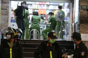 Công an bao vây, khám xét 2 nhà thuốc tây lớn nhất Đồng Nai