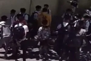 Đồng Nai: Một học sinh bị đánh hội đồng khi vừa tan học