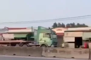 Tài xế 'giỡn với tử thần’ lái ô tô chạy ngược chiều quốc lộ 51