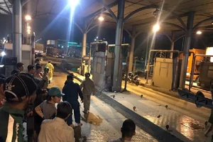 Nam thanh niên tông vào trạm thu phí cầu Đồng Nai tử vong