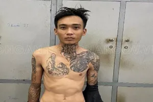 Chém tình địch vì thấy tin nhắn trong điện thoại người yêu