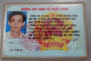 Dùng thẻ công vụ đặc biệt dỏm gặp người Trung Quốc khu cách ly