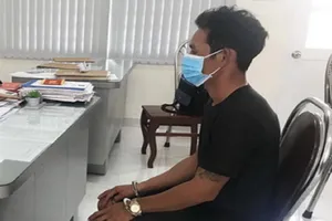 Nghe vợ bị sàm sỡ, dùng súng tự chế bắn bạn