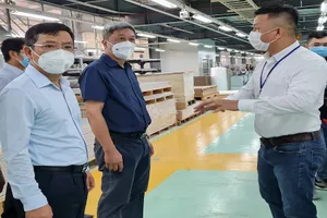 Thứ trưởng Bộ Y tế kiểm tra công tác phòng chống COVID-19 ở Đồng Nai