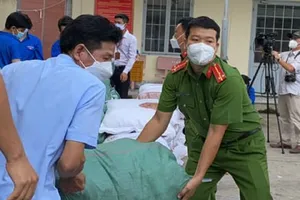 Đồng Nai: Trao 4 tấn lương thực cho người dân ở phường Trảng Dài