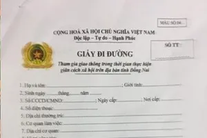 Tiệm photo ở Đồng Nai 'cấp' giấy đi đường, tiêm vaccine cho người có nhu cầu