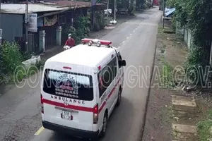 Dùng xe cấp cứu chở 6 người vượt chốt kiểm dịch ở Đồng Nai để về quê