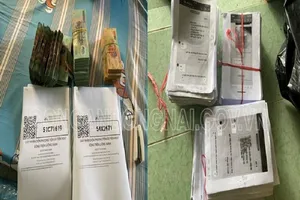 Bắt 8 người móc nối thu tiền của người dân làm thẻ luồng xanh