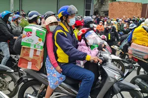 Sáng 2-10, khoảng 3.000 người ở Đồng Nai chạy xe máy về quê