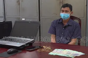 1 phụ nữ bị người tình trộm trang sức trốn về quê 