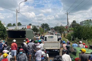 Đồng Nai: Hàng trăm cảnh sát đang bao vây 1 căn nhà, có nhiều tiếng súng nổ