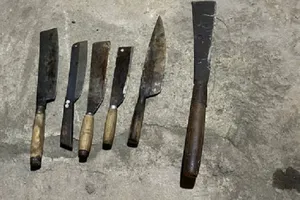 Khởi tố nhóm dùng hung khí đập phá trụ sở công an để cướp tang vật