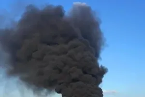 Cột khói hàng chục mét bốc lên từ một công ty ở Đồng Nai 