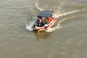 1 phụ nữ bỏ xe máy trên cầu Đồng Nai rồi nhảy xuống sông