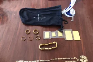 Người phụ nữ quét rác ở chợ trả lại túi tài sản 300 triệu cho người đánh rơi 