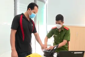 Lý giải việc đóng tiền để nhận CCCD tại nhà nhưng phải đi lấy