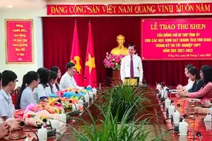 Đồng Nai tặng thư khen các thủ khoa kỳ thi tốt nghiệp THPT năm 2022
