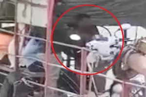 Lập biên bản chủ phà để trẻ em chở khách qua sông Đồng Nai