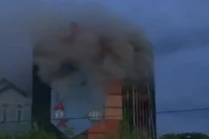 Cháy quán karaoke nhiều tầng ở Đồng Nai