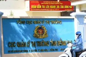 Truy tố 2 cán bộ quản lý thị trường nhận tiền để bỏ qua hàng không nguồn gốc