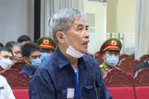 Hay tin 'ông trùm' bị bắt, đồng bọn tìm cách tẩu tán hàng triệu lít xăng lậu 